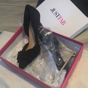 Suede heel with bow in black